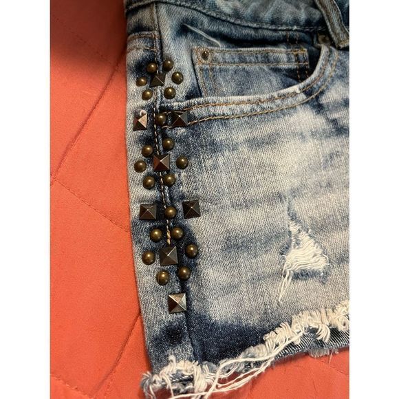 American Eagle embossed jean shorts boho sz 6 - Picture 3 of 3
